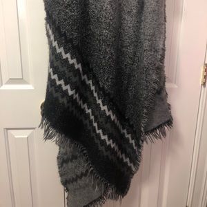 Women’s Black/White/Grey Blanket Scarf
